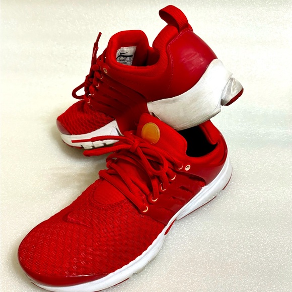 Size 7 Youth Nike Air Running Shoes Sneakers
It's a 7 youth, it's actually 8.5-9 - Picture 3 of 5